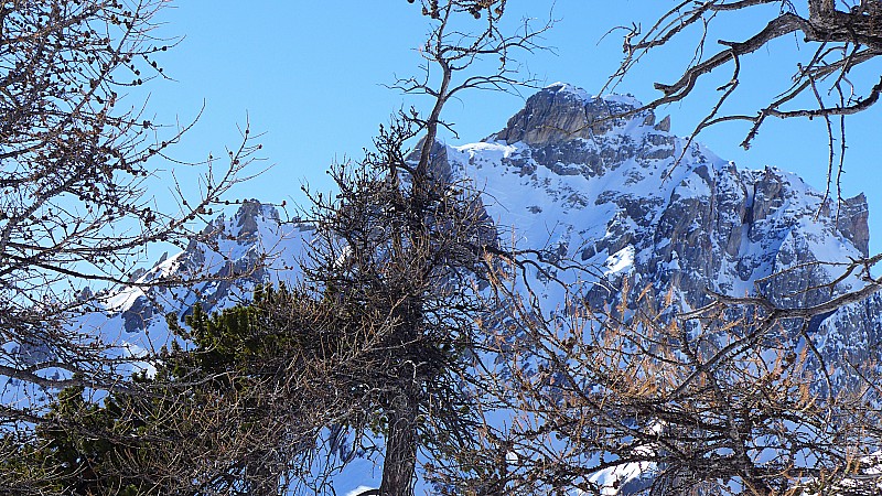 Un dernier regard : vers le couloir de sortie.