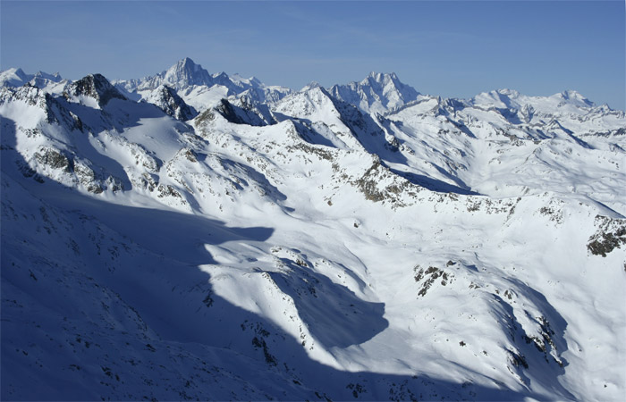 Pizzo Lucendro : Vue du sommet sur Le Leckihorn, le Wittenmasserengletsher et Rotondohütte.