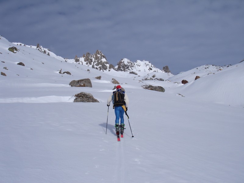 Sous le refuge de Presset : Dans le vallon qui conduit au refuge de Presset. La pointe de presset versant sud est visible en arrière plan.