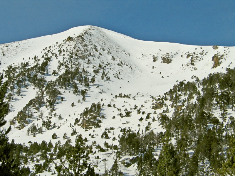 L'Homme mort : et deux TGV à crémaillère .