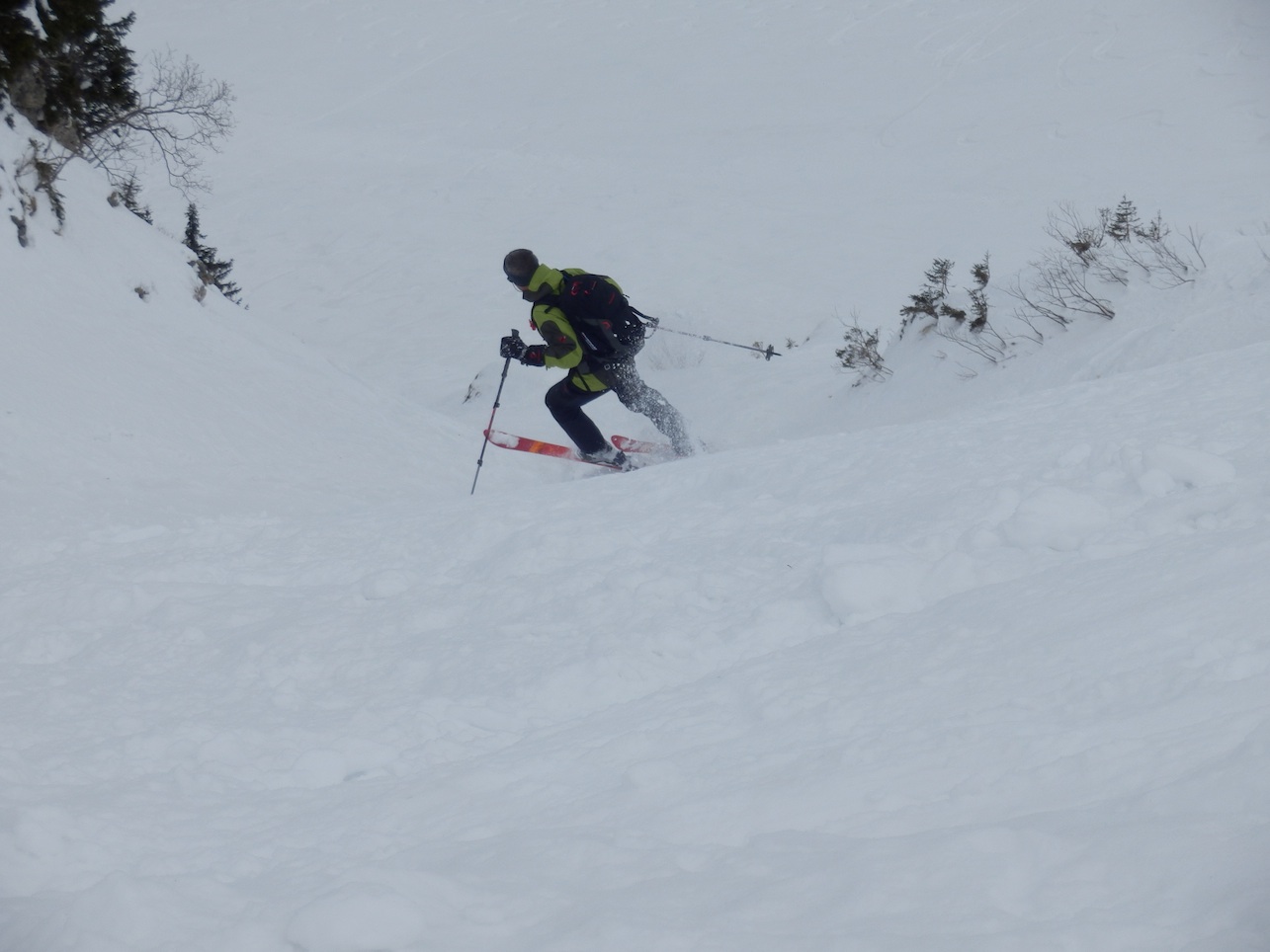 #5 fin du couloir de descente : il y a encore de la poudre (en cherchant bien) fin du couloir de descente : il y a encore de la poudre (en cherchant bien)
