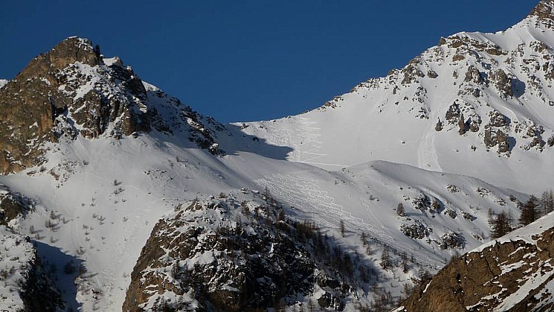 La Mortice : Nos traces sous le col du Sanglier, vues le lendemain. Seule bonne partie de ski.