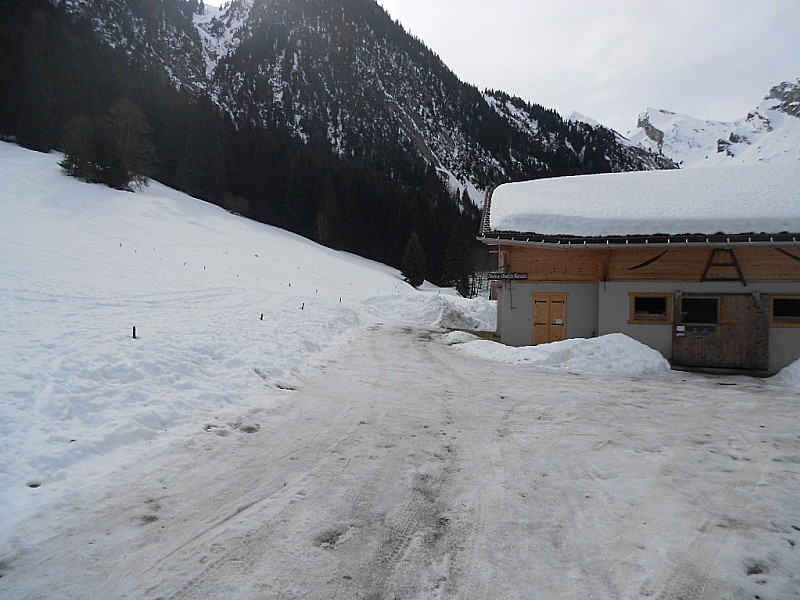 Sous l Aiguille : encore de la neige