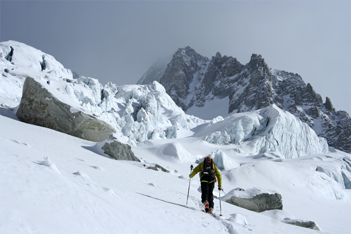 Glacier des Améthystes : Les premiers séracs et la pointe inférieure des Améthystes (3273m)