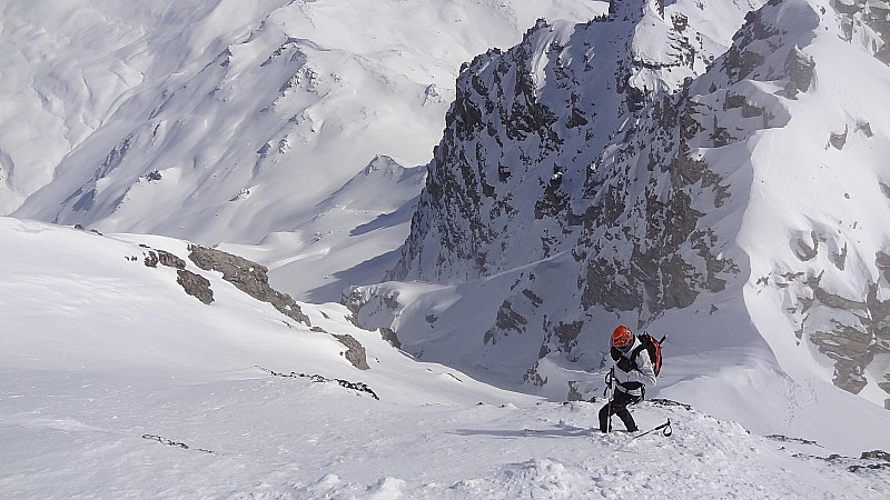 Rochebrune : Plongeon dans le couloir NE
