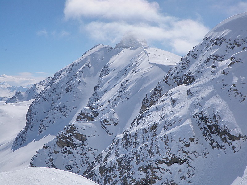 Couloir E de l'Escalinade : un peu trop chargé