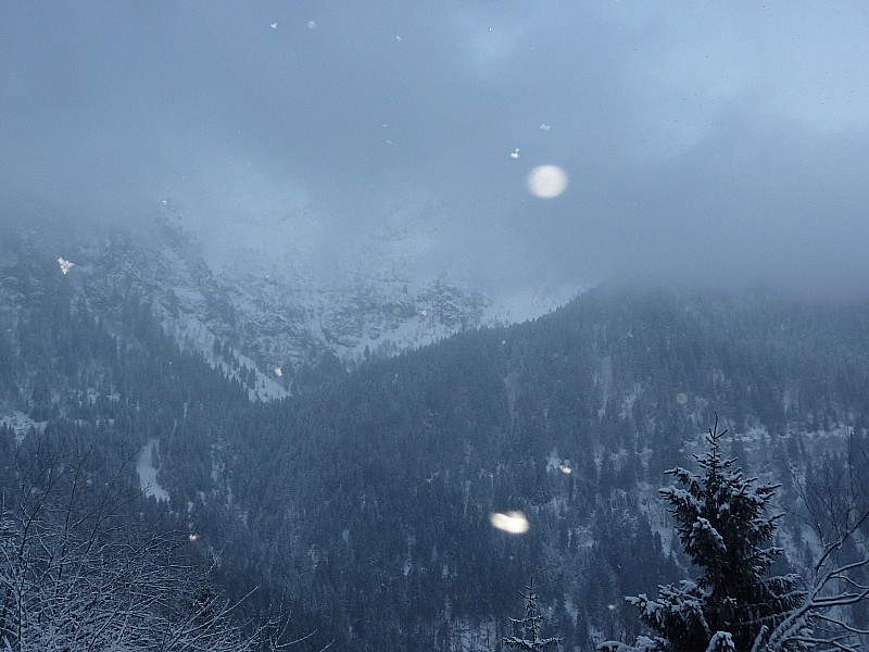Route : Il neigeote ...