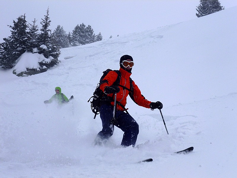 gavade : les accus sont délicieuses à skier. On mange notre pain blanc avant de traverser la forêt...