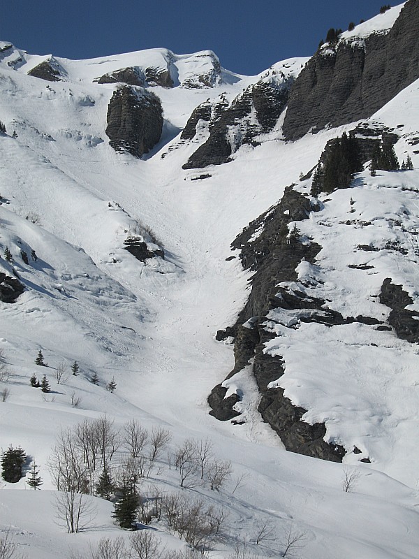 Gd Croise Baulet : L'intégralité de la descente depuis le départ de la corniche au sommet.