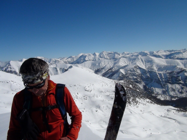 Mourre de Simance : Jean-Michel sur fond de Haute-Ubaye