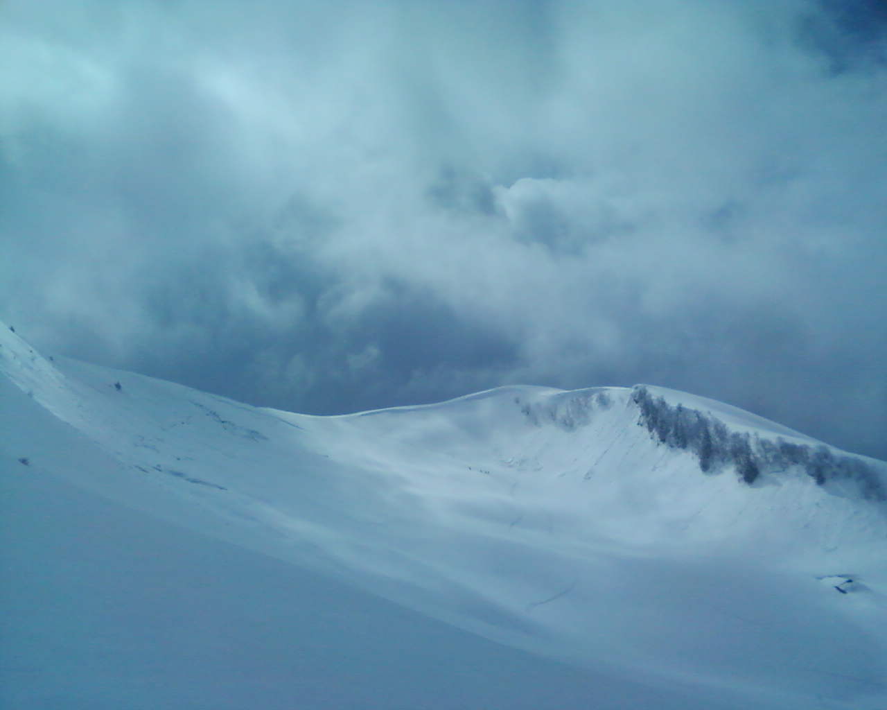 Col de Sulens : Pour info : encore beaucoup de neige.