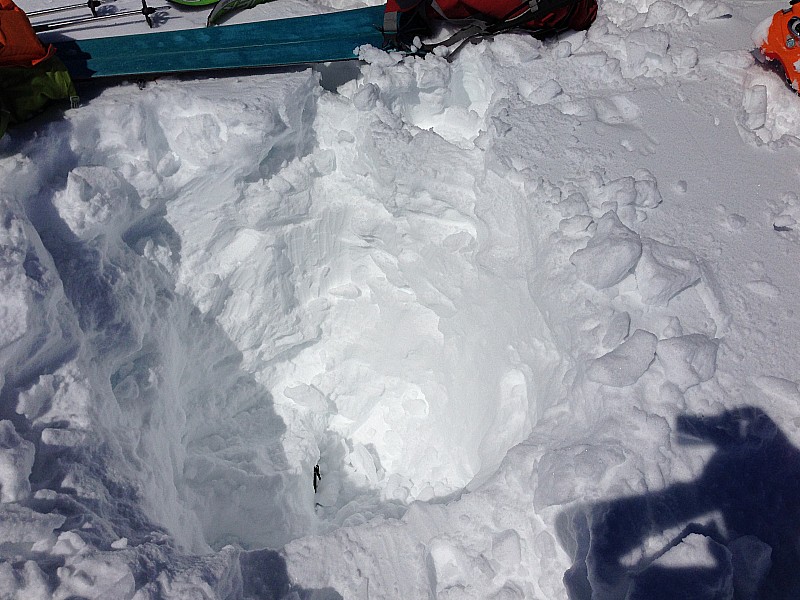 Cime Nègre : Ma sonde de 280 cm au fond d'un trou de 80 cm = 360 cm de neige au sommet du Mont Férant !!