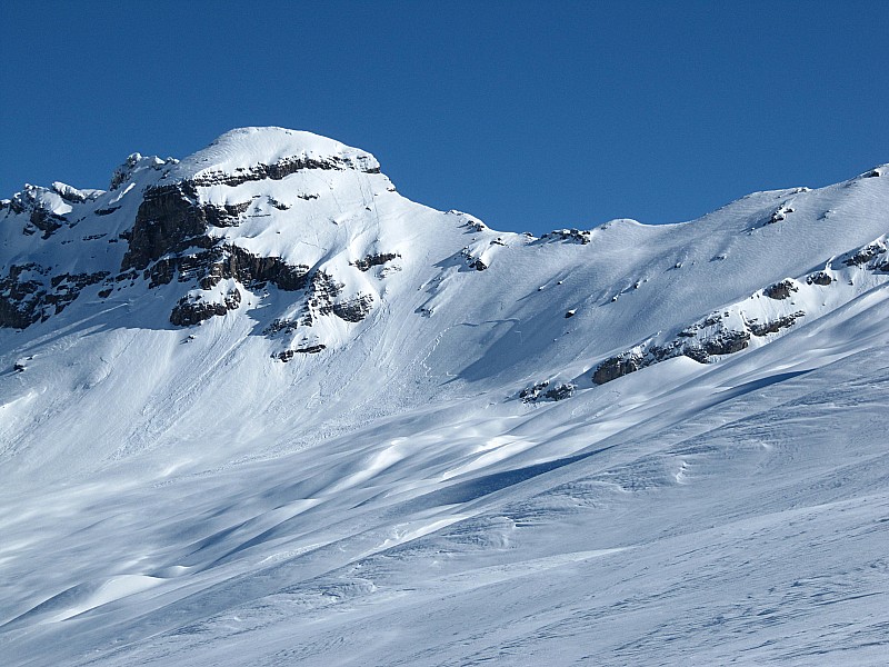 La plaque qui : nous fit changer de course.