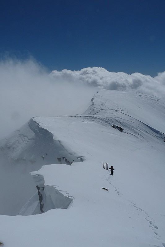 En direction du sommet : Vite le sommet avant les nuages !!