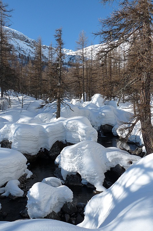 Ruisseau : Manque de neige en cette fin de saison ;)