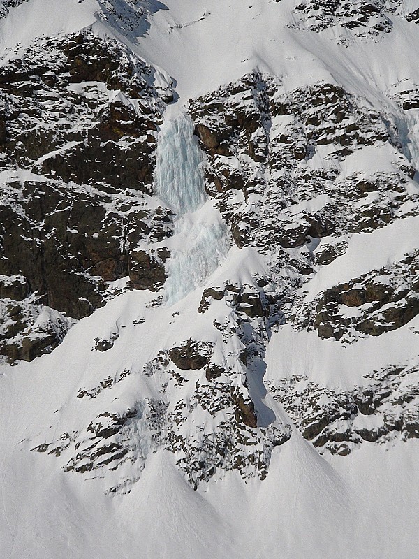 Au-dessus du lac Supérieur : Superbes cascades de glace