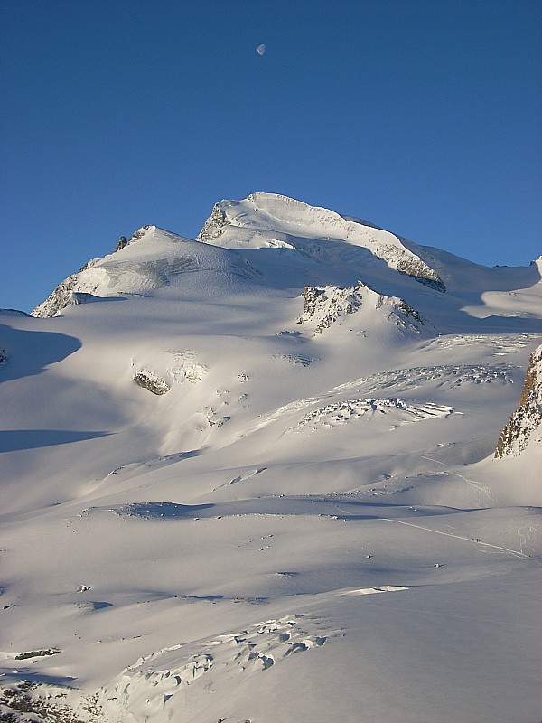 Le Strahlhorn : Au lever du jour