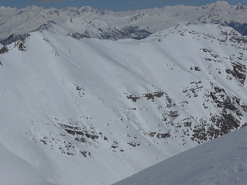 Avalanche du Lasseron : Toute la face Est est partie presque sous la crête!