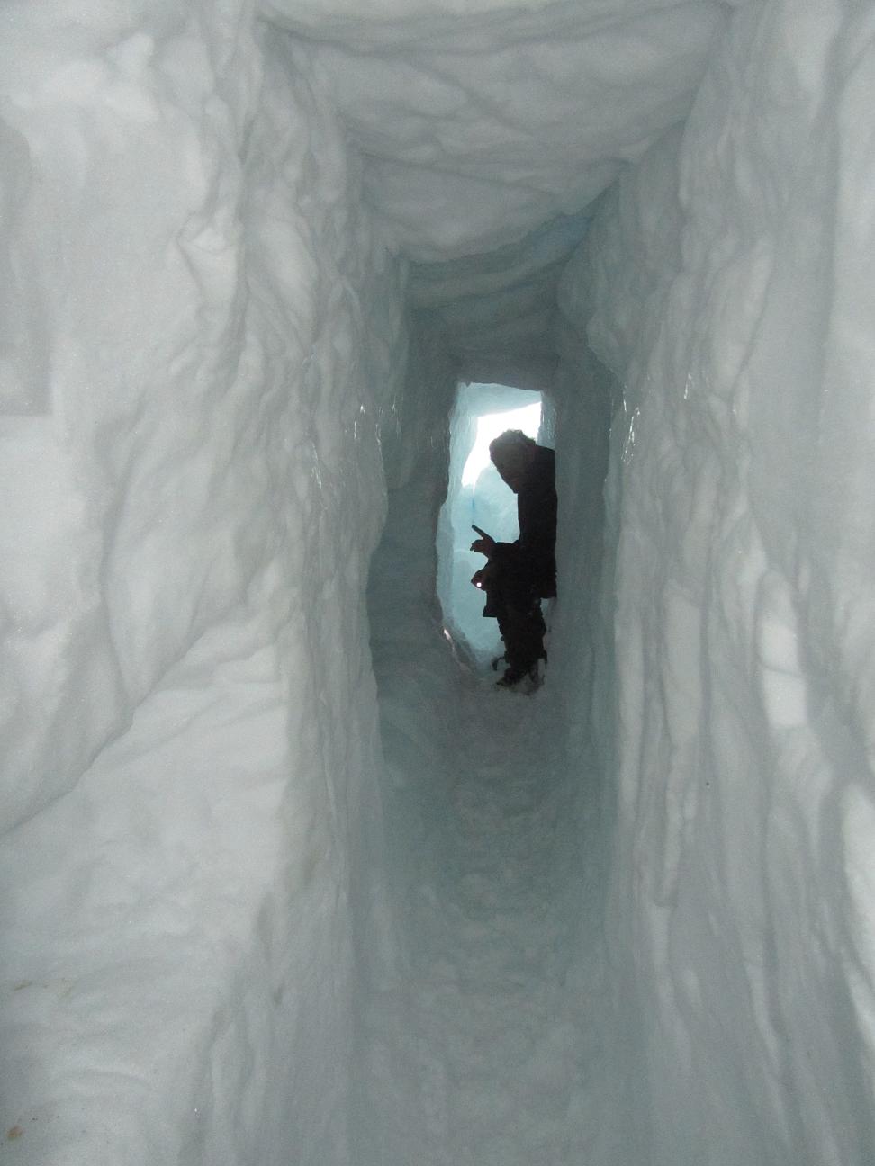 Refuge de Gramusset : Un tunnel impressionnant a été construit juste à côté du refuge
