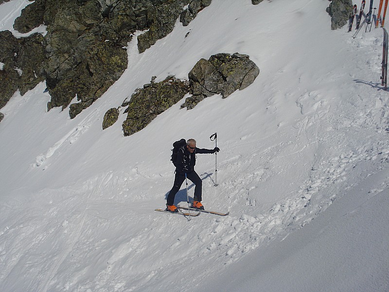 col du pertuis : thierry sort a son tour au col de moretan