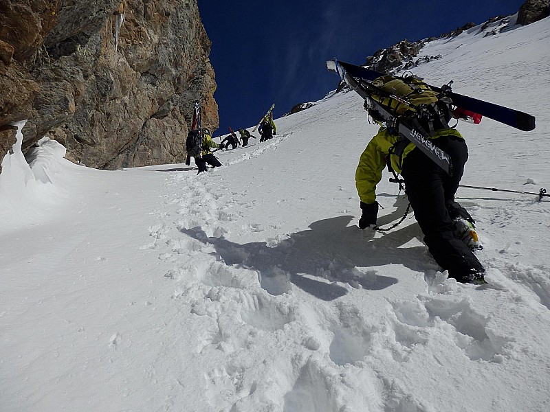 LE COULOIR EST : petit couloir bien sympathique
