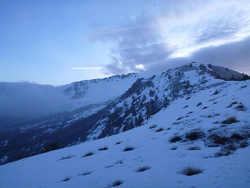 A 1500m : Début de la crête, je chausse.
