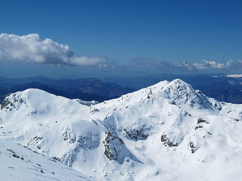 Cime du diable : Le diable domine les merveilles.