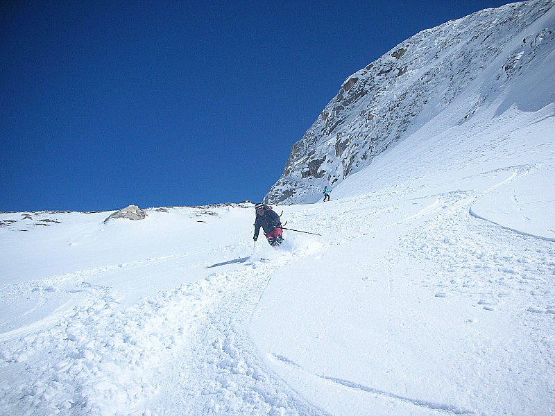 Gégé à la descente : Moquette poils longs sous les Aiguilles d' Arcelin