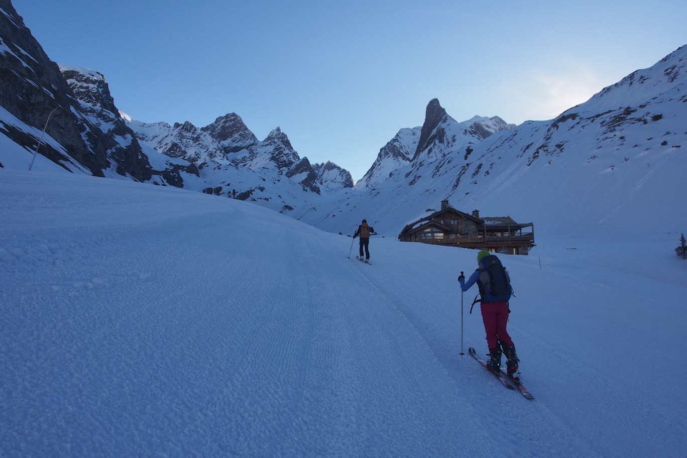 Refuge des Barmettes (2010 m) : C'est ici que nous quittons les pistes.
