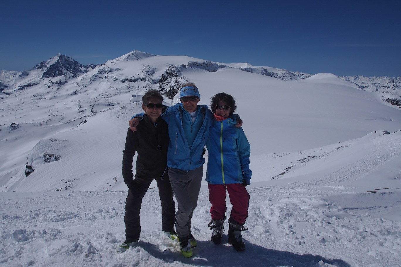 Bien entouré : La photo au sommet.