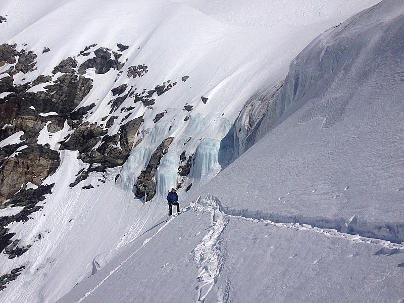 fin du glacier : Début du passage un peu étroit entre de petits séracs