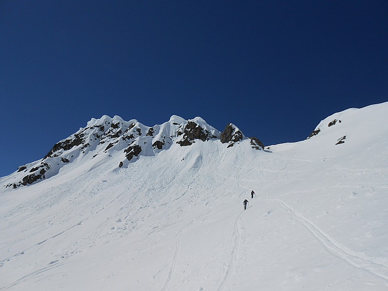 Variante à gauche, col à droite