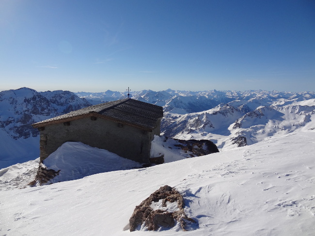 La chapelle, au sommet