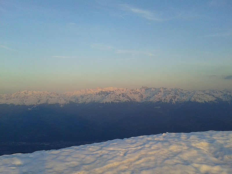 La belle dame : Si Belledonne est bien issue de "Bella donna", ce soir elle aguiche les randonneurs :) Dommage que j'ai oublié l'APN...