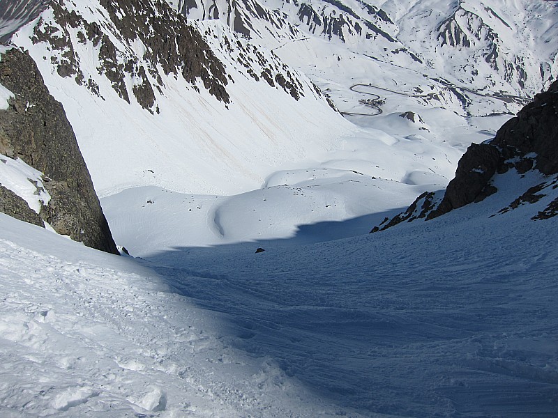 glisse : la descente est là, passer à gauche car reste d'avalanche tassée trafolé à droite