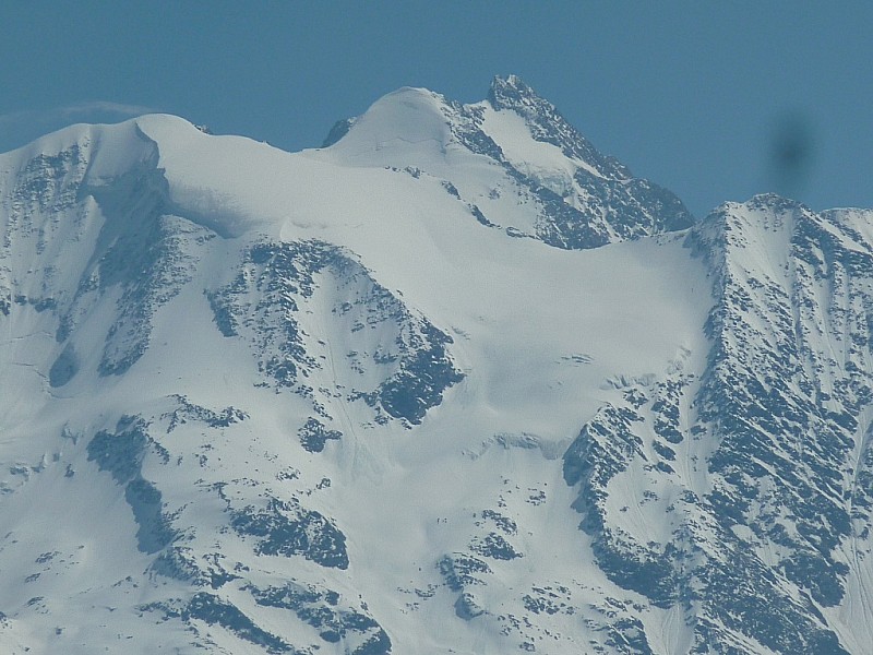 Miage, Armancette : Vers le massif du Mt Blanc, c'est mieux mais aussi c'est  plus haut. En arrière plan, les aig. de Tré la Tête