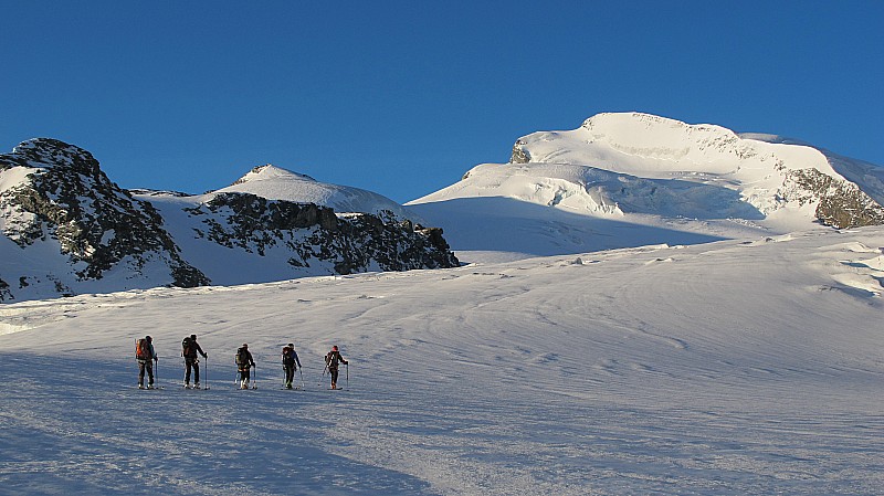 Le Stralhorn au levé du soleil