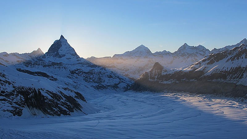 Couché de soleil sur le Cervin et consorts