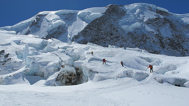 Labyrinthe à travers les séracs : pour trouver ce passage de montée, faut déjà un peu connaitre le secteur.