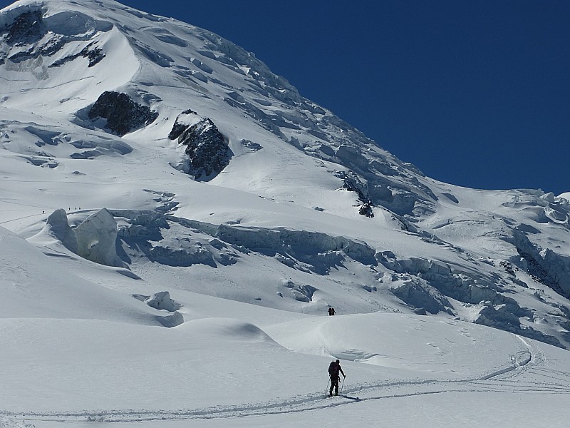 Arête du Dôme : on devine les traces de montée sur l'arête