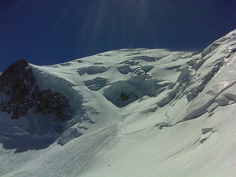 vue sur la face nord : Quelques traces dans la face nord