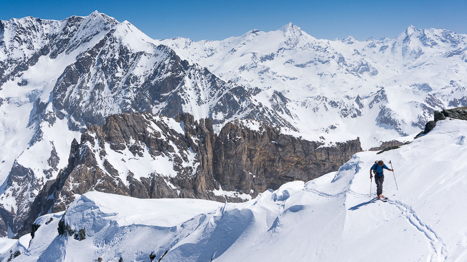 Sortie au sommet des Pichères : quelques skieurs/surfeurs en provenance de la Plagne, via le glacier du Cul de Nant