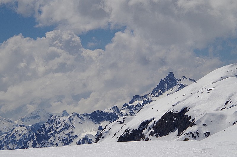 Au loin : La Grand Pic de Belledonne
