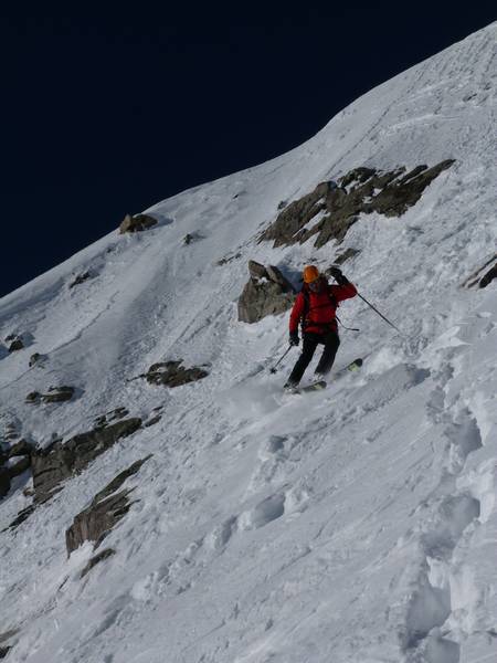 Tour de la Meije : Un skieur courageux descend du sommet