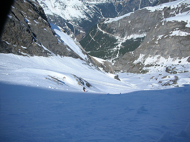Gégé à la montée : Nous choisirons finalement cette combe en laissant les barres en rive droite