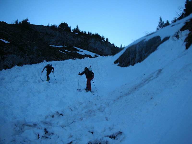 1er Couloir: cahotique : Nous finirons à pieds dans les blocs de purge ! (pardon pour la qualité d' image)
