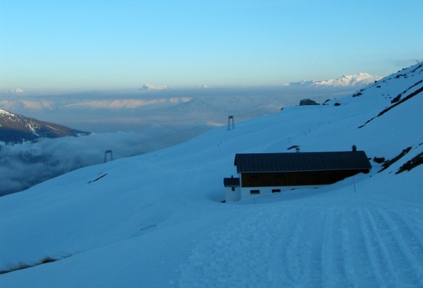 départ de la cabane : adieu cabane, au départ, on emprunte la piste de rackrack