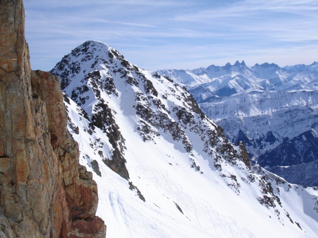 Pointe du Villonet : A l'approche du sommet vue sur la toute proche Pointe du Villonet
