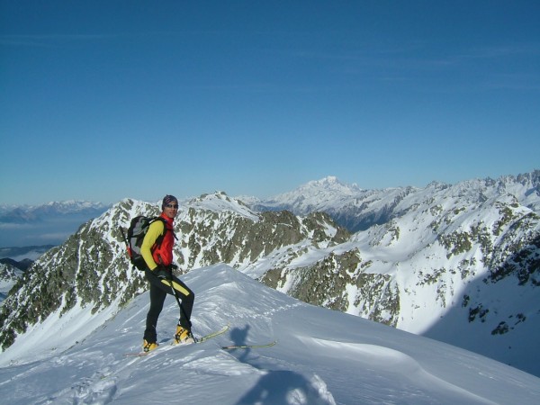 romu sur fond de Mt Blanc : Sur la petite arrête permettant de rebasculer au pied du couloir NE