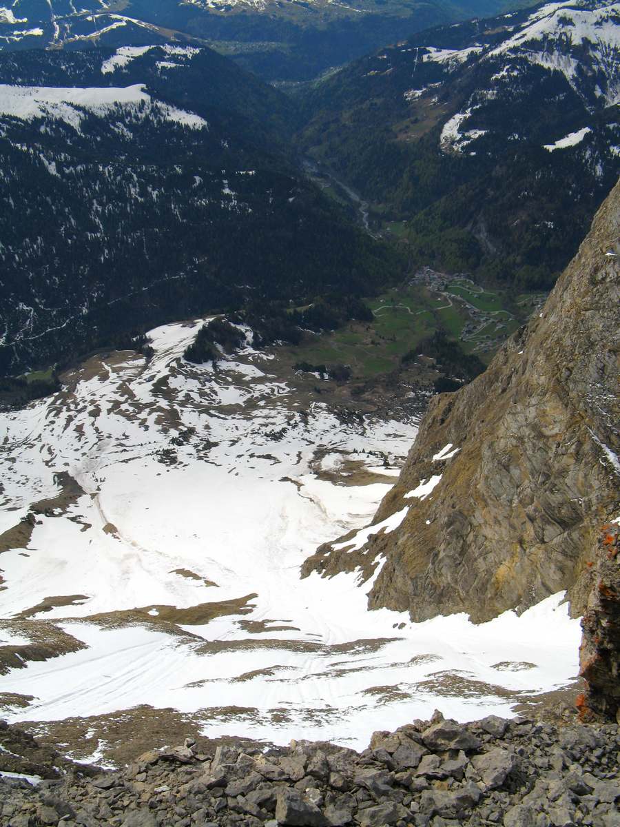 Couloir SE du col de Torchère : Coup d'oeil dans le couloir ... bin c'est pas si vilain pour un mois de Mai !
